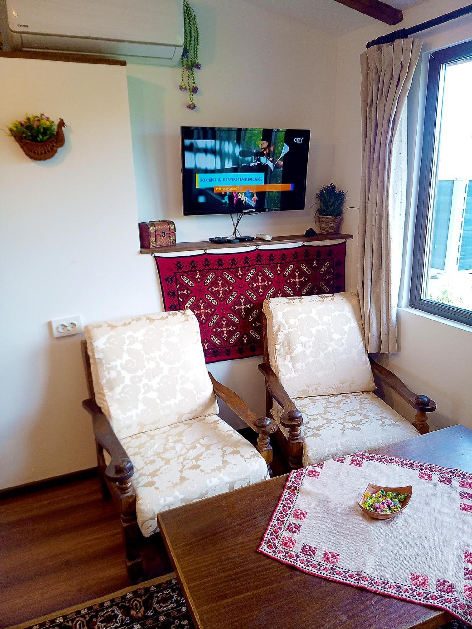 Апартаменти Ethno Art Maisonette In The Center Of Софія